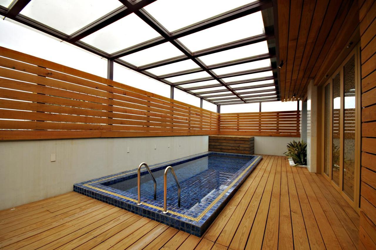 Dubai Motel Yilan Exterior foto