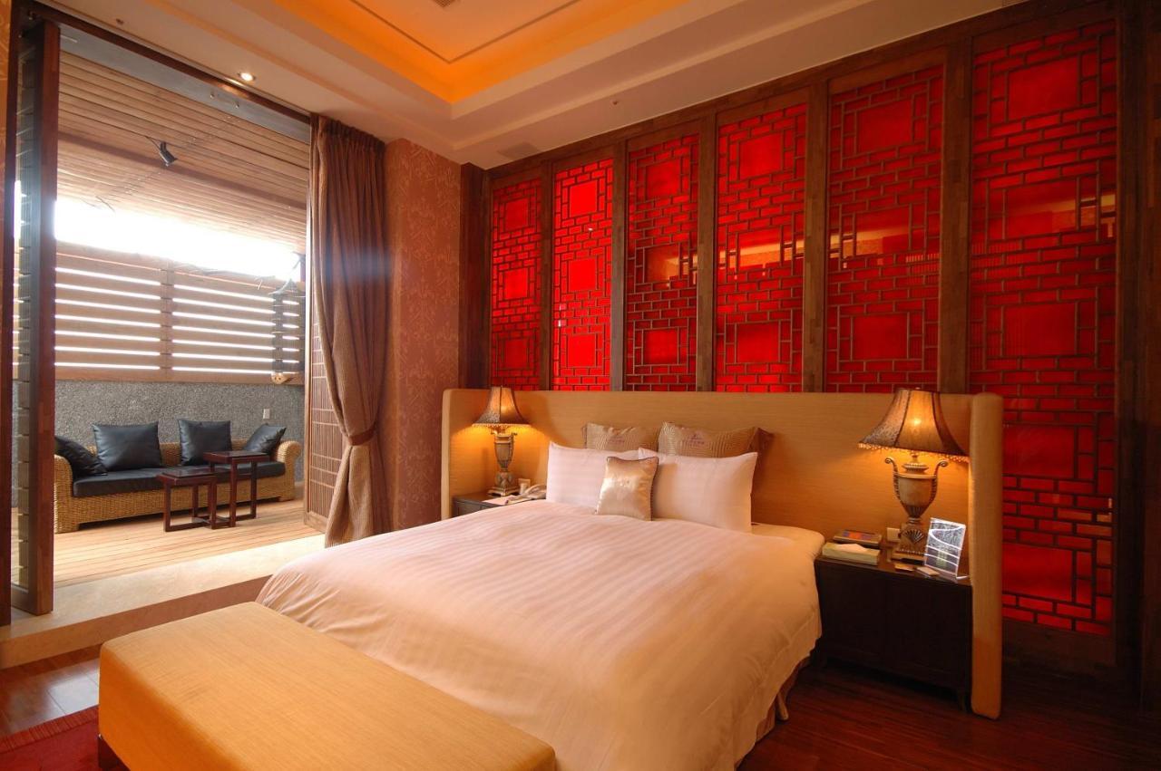 Dubai Motel Yilan Exterior foto