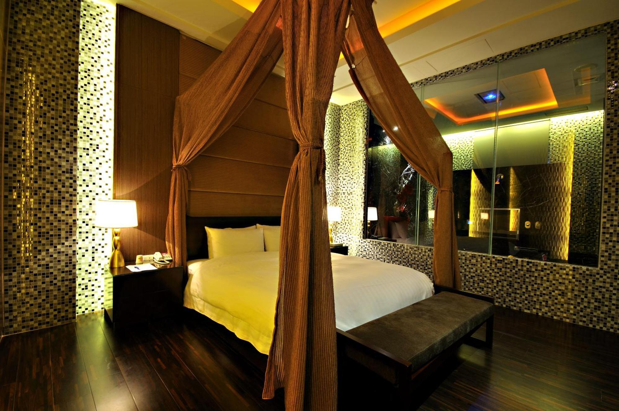 Dubai Motel Yilan Exterior foto